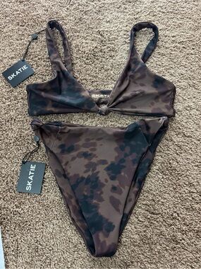 NWT Skatie Yellowstone Set